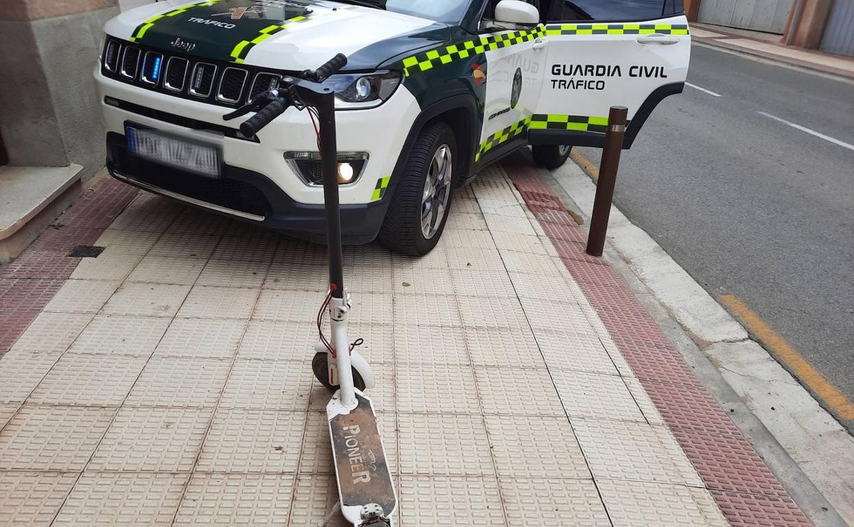 Denunciado Un Joven Por Circular En Patinete Por Una Carretera Riojana